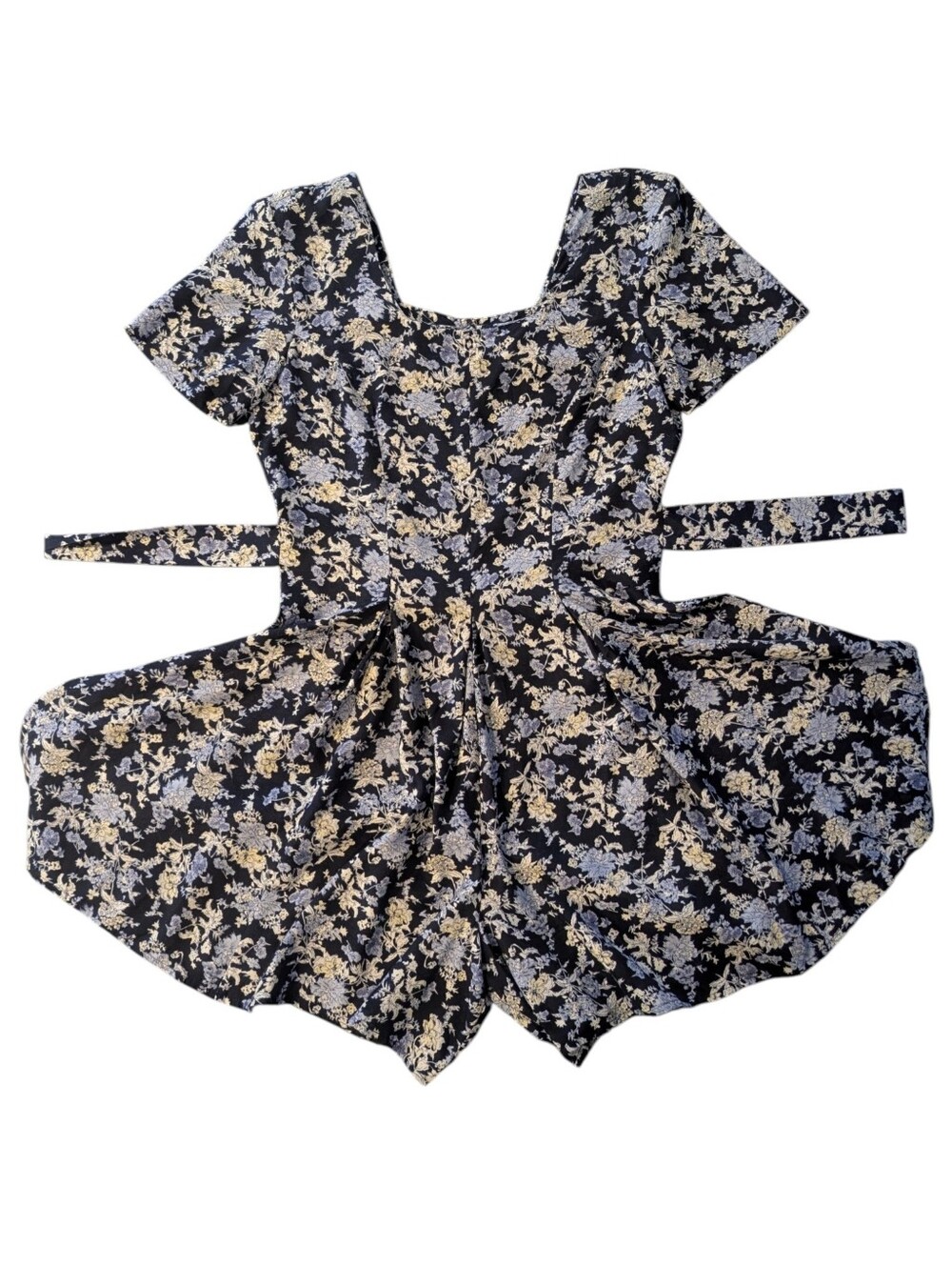 Rampage Navy and Cream Floral Zip Up, Tie Back Wide Leg Shorts Romper. Small